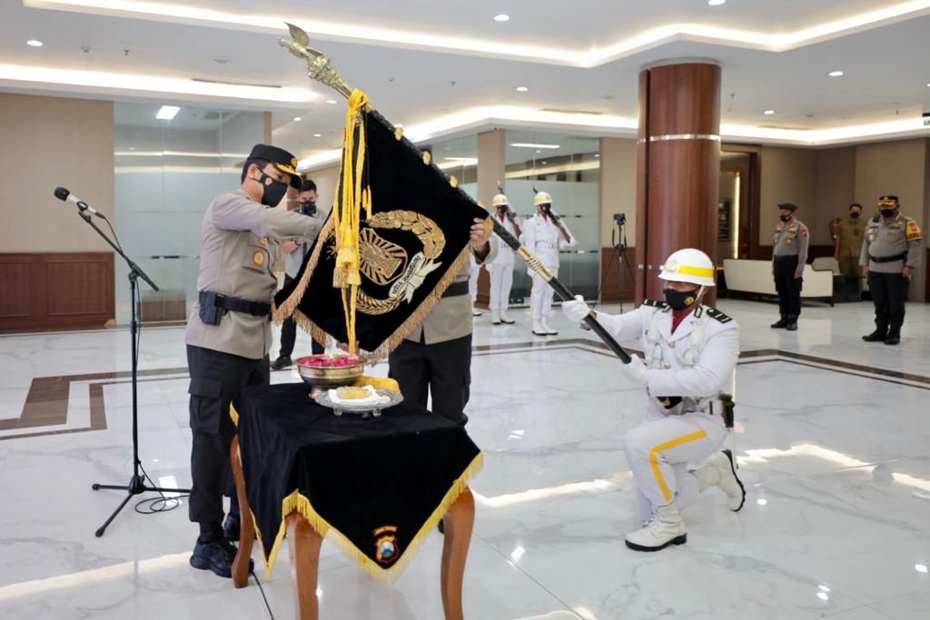 Kapolda Jatim Pimpin Upacara Pemuliaan Nilai Nilai Luhur Tribrata Pataka Polda Jatim , Tan Hana Dharma Mangrva