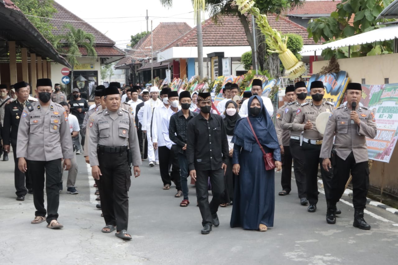 Fasilitasi Warga Pra Sejahtera, Polres Jombang Gelar Nikah Massal