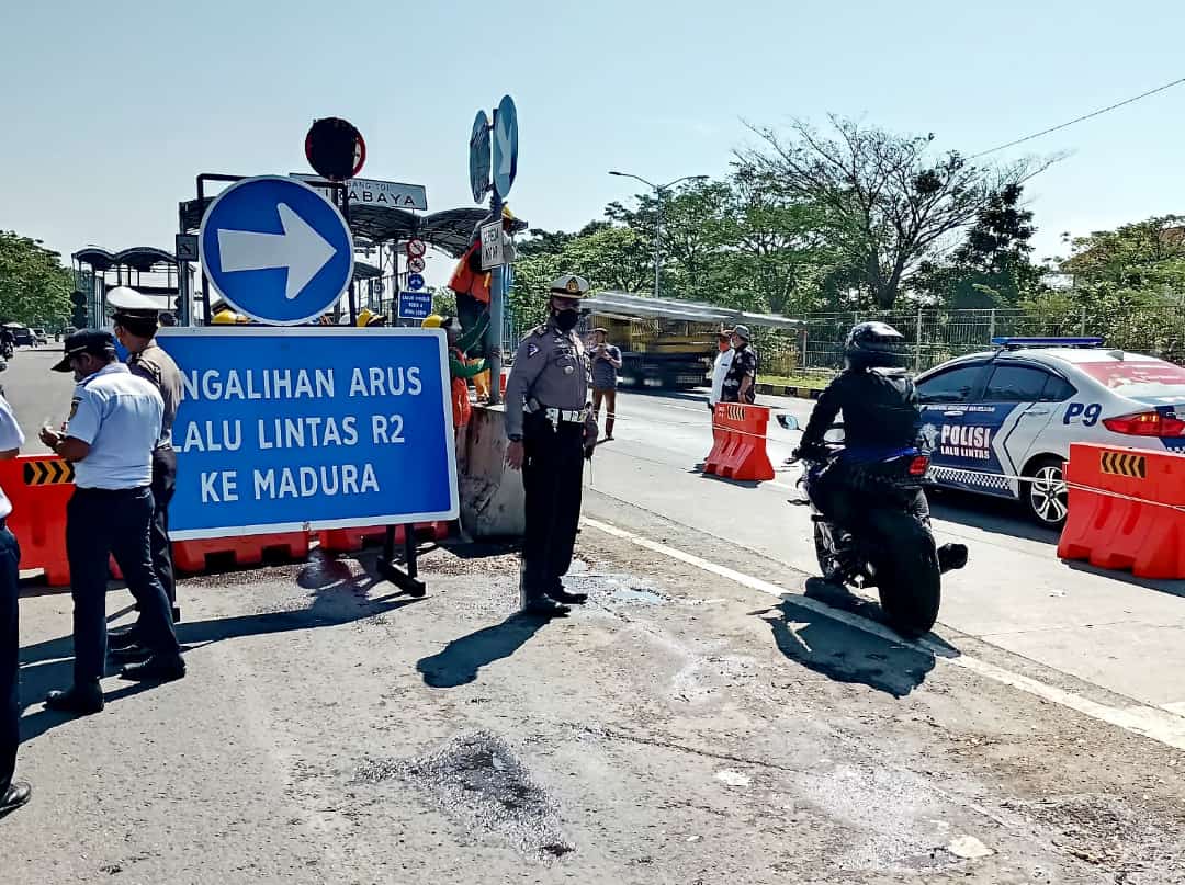 Perbaikan Jaringan PLN di Jembatan Suramadu, Polres Tanjung Perak Lakukan Rekayasa Lalulintas