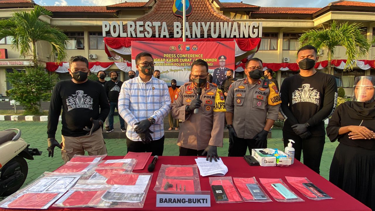 Berhasil Menangkap Sindikat Curanmor, Polresta Banyuwangi Serahkan Sitaan Puluhan Motor kepada Pemiliknya
