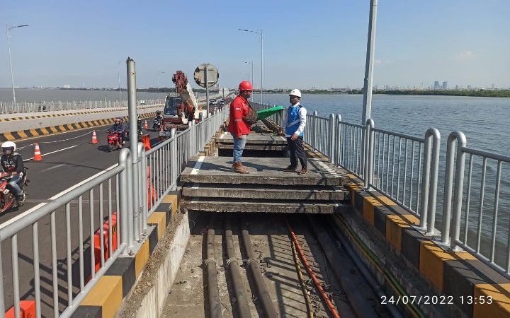 Pengalihan Lalu Lintas Jembatan Suramadu Berjalan Lancar, PLN Kejar Pemasangan Kabel demi Perkuatan Listrik Pulau Madura