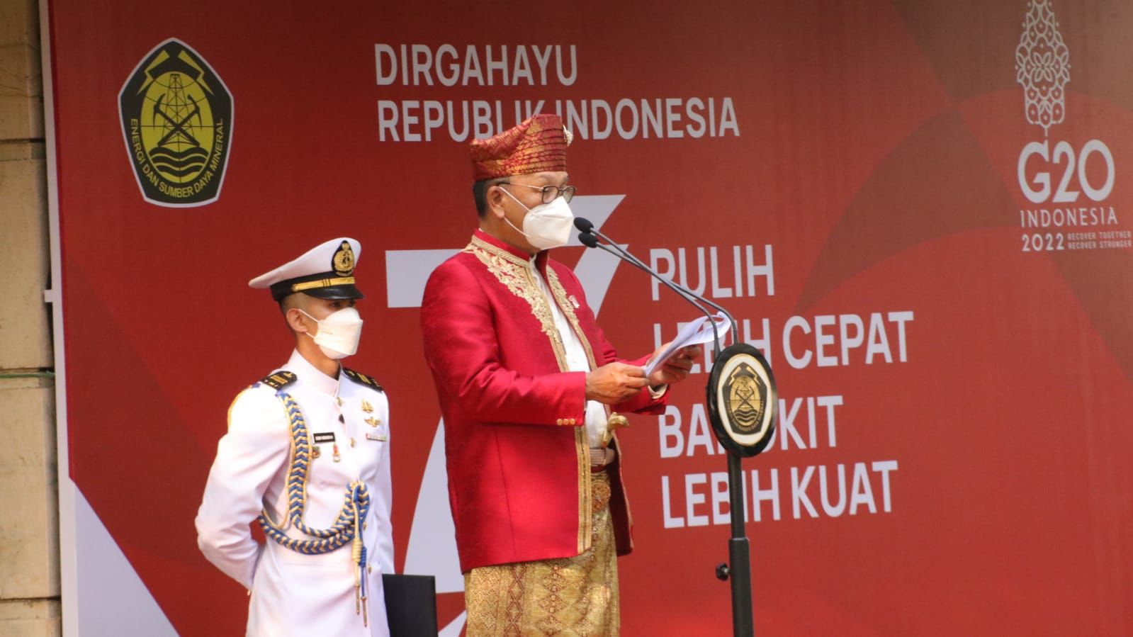 Peringatan HUT ke-77 RI, 6 Insan PLN Raih Penghargaan Satyalancana dari Presiden Jokowi