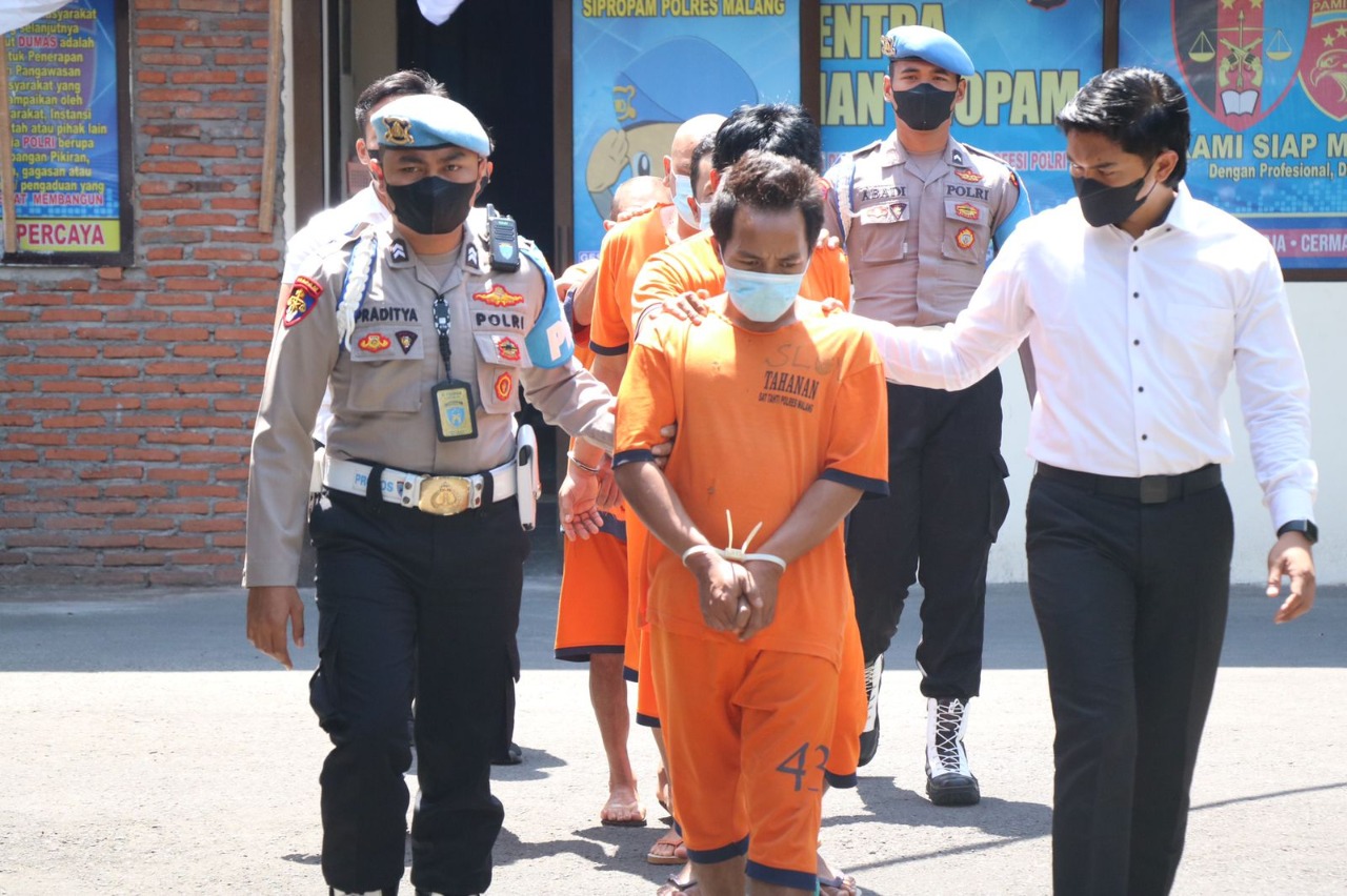 Polres Malang Berhasil Ungkap Judi Online Berbasis di Singapura dan Hongkong, 5 orang Ditetapkan Tersangka