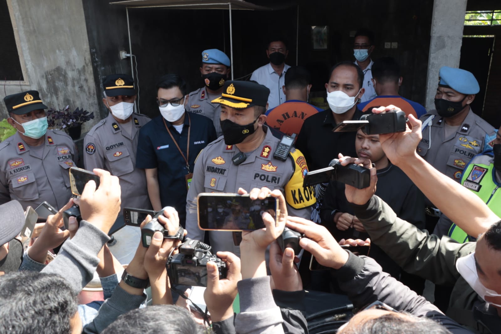 Berhasil Ungkap Pengoplosan LPG Bersubsidi,Polres Jombang Amankan Tersangka dan Ratusan Tabung LPG 3 kg