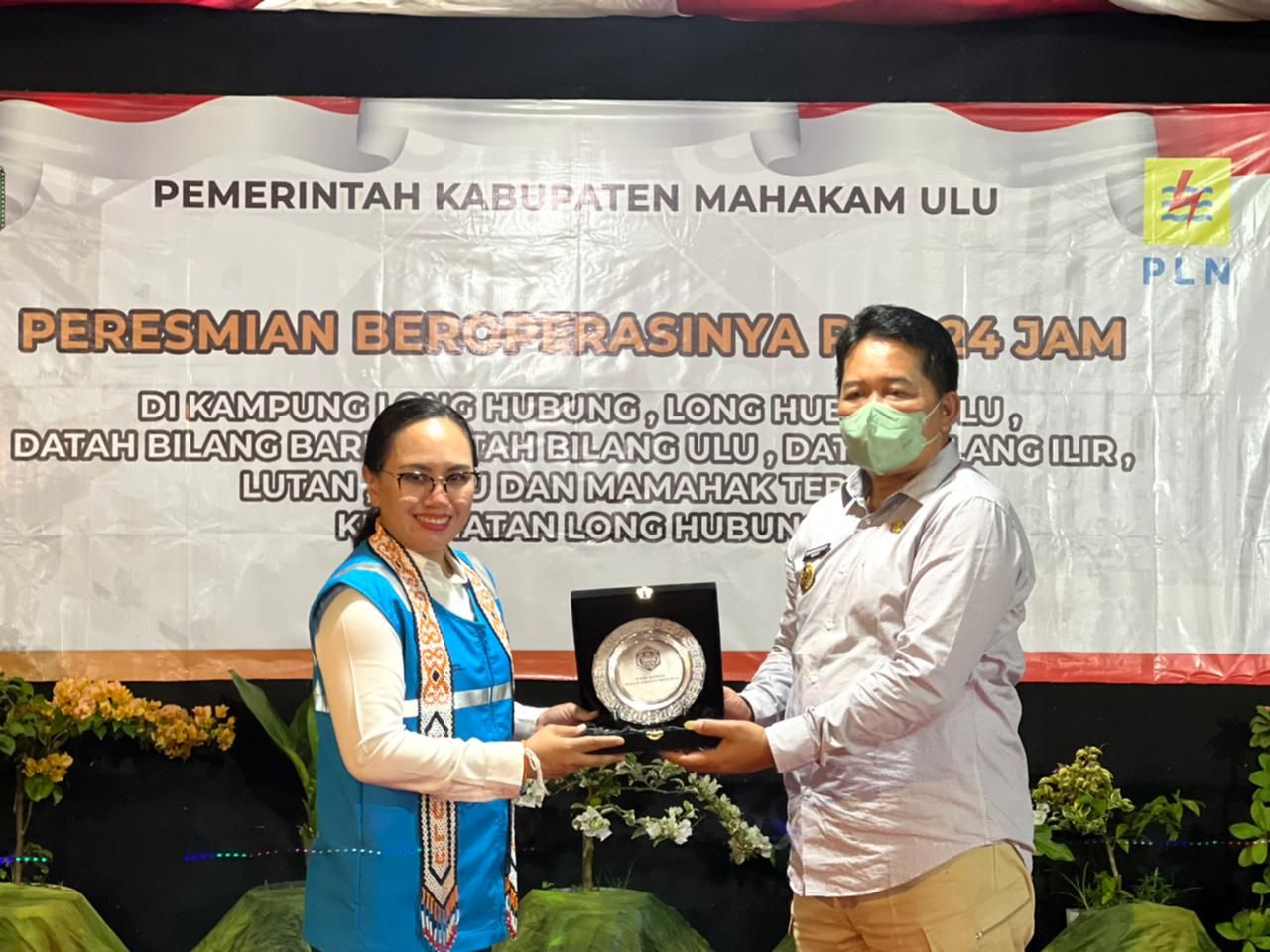 Setelah Bertahun-tahun Menyala Terbatas, Listrik di 8 Kampung Terpencil Mahakam Ulu Kini Terang 24 Jam