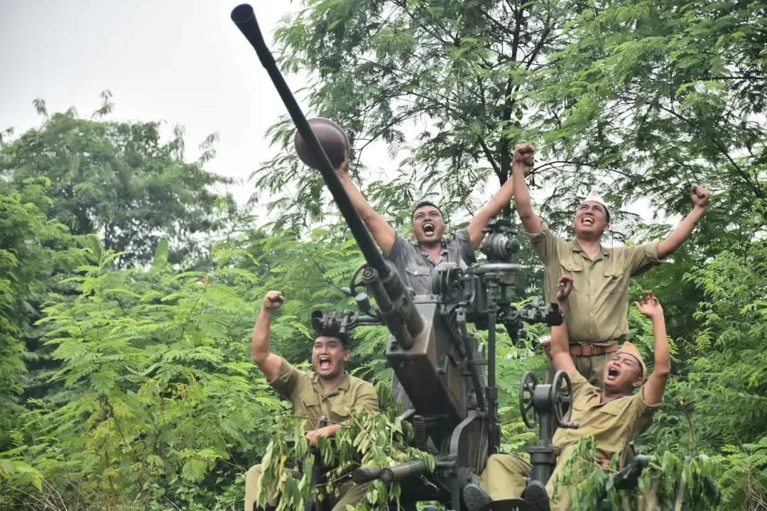 BATALYON ARHANUD 2 MARINIR, DUKUNG JALANNYA SYUTING "SURO ING BAYA"