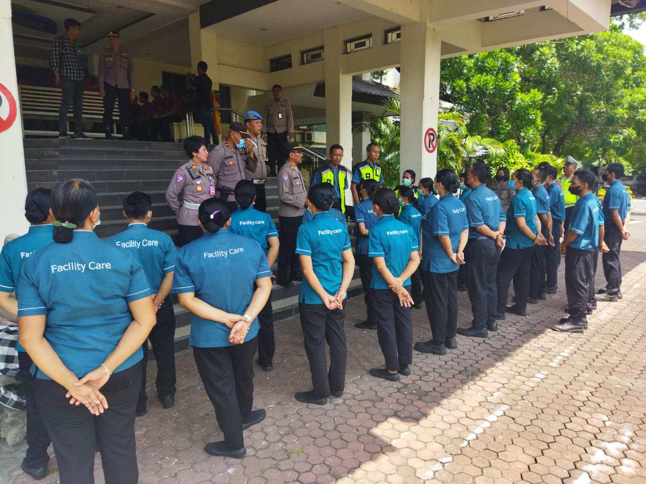 Giat jumat Curhat Polres Bandara Kini Bersama Karyawan Cleaning Service Bandara