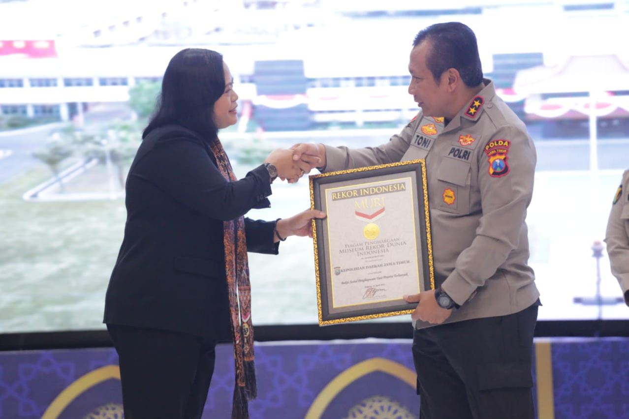 Polda Jatim Pecahkan MURI Hapus Tato Dengan Peserta Terbanyak