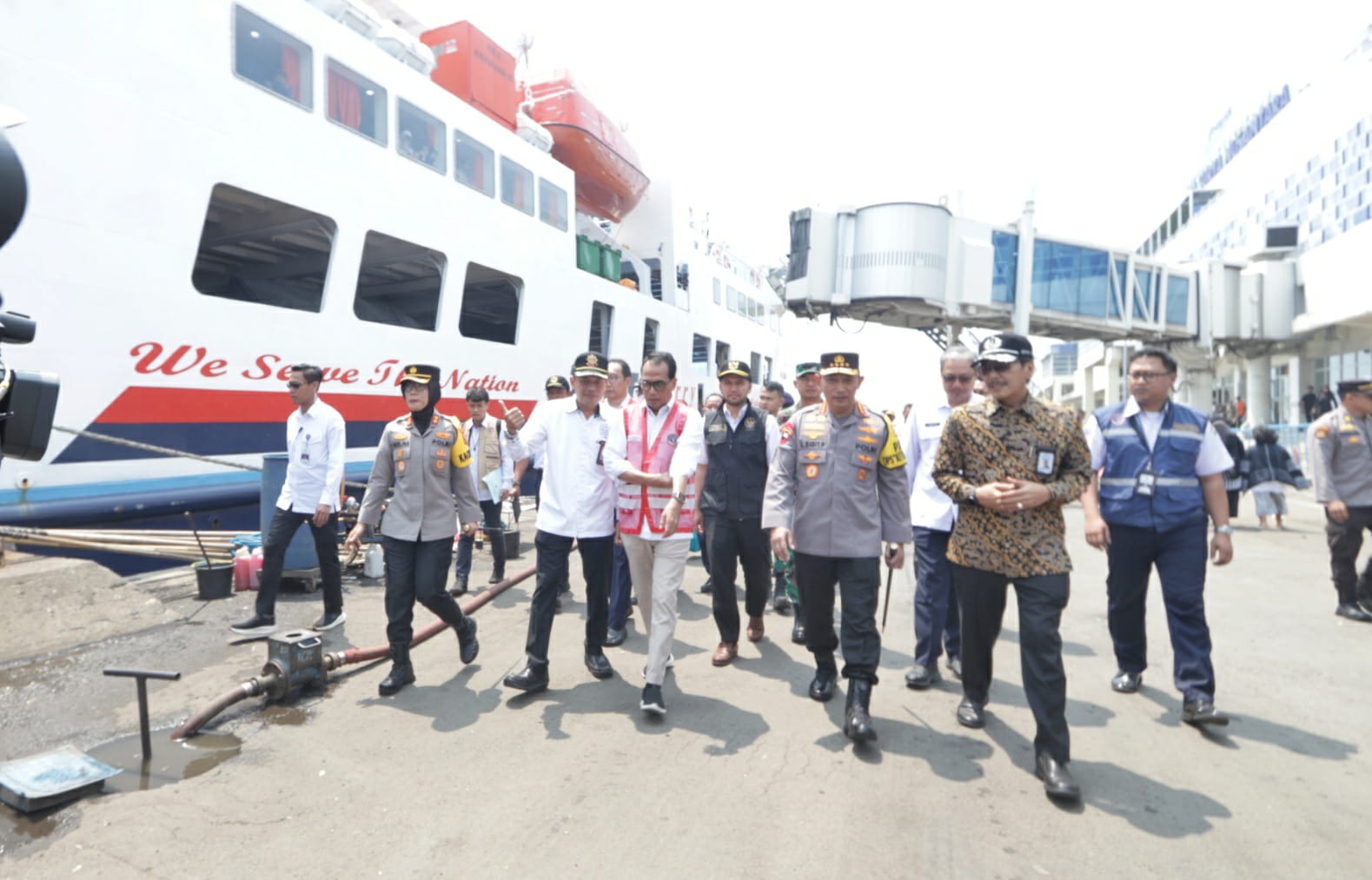 Kapolri Tinjau Pelabuhan Tanjungperak, Pastikan Pemudik Aman dan Nyaman