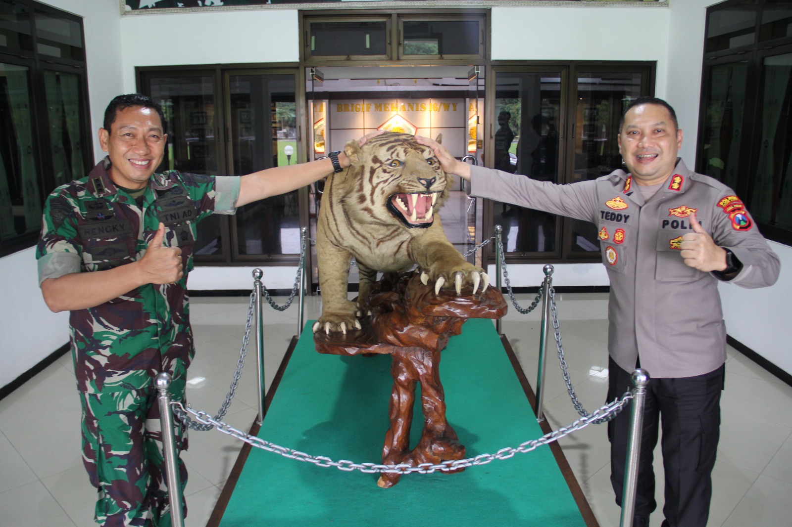 Perkuat Sinergitas TNI - Polri Kapolres Kediri Kota Kunjungi Markas Brigif 16 Wirayudha
