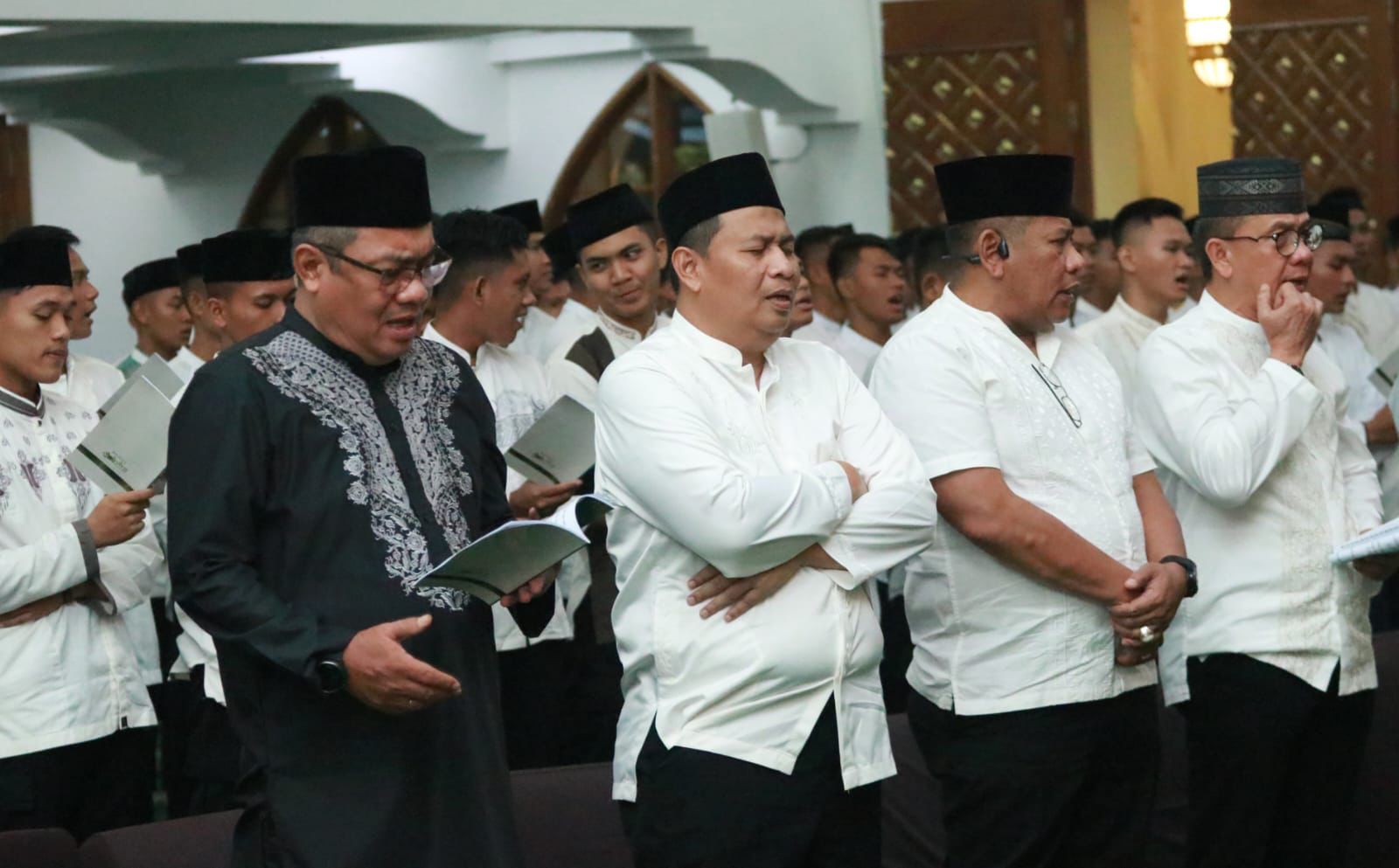 Peringati HUT Bhayangkara ke-77 Polda Jatim Gelar Sholawat dan Do'a Bersama