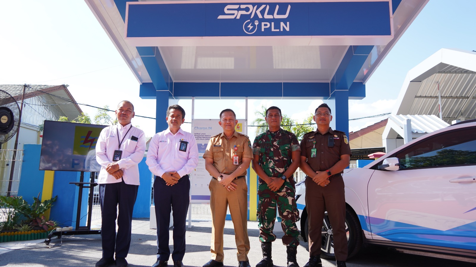 PLN Operasikan 2 SPKLU Baru di Kalsel dan Kalteng, Dukung Pemda Kembangkan Ekosistem Kendaraan Listrik