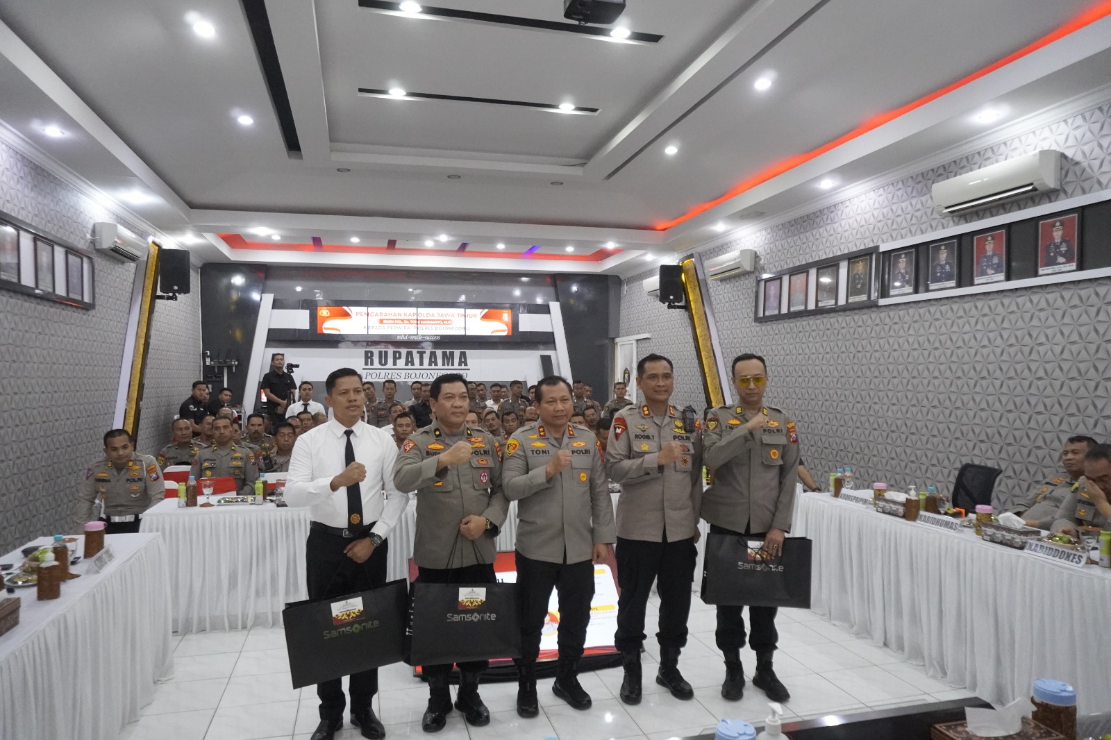 Kunjungi Polres Bojonegoro Kapolda Jatim Beri Penghargaan