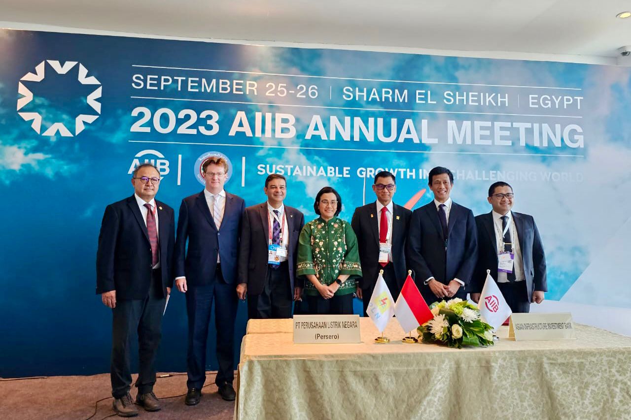Di Sharm El-Sheikh, PLN Teken Kerja Sama Pendanaan Transisi Energi Bersama AIIB dan PT SMI